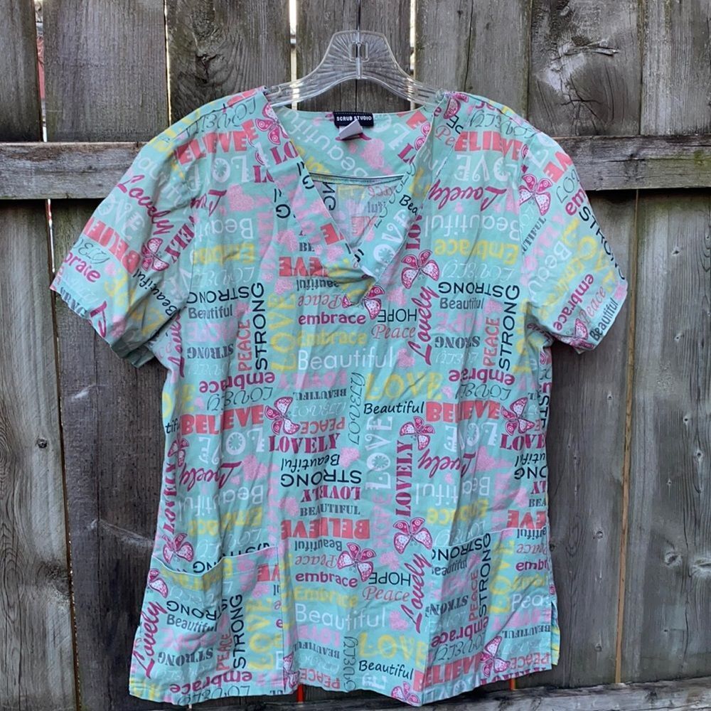 Scrub studio scrub top sz. M